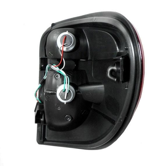 Chrysler town and country tail light 2005